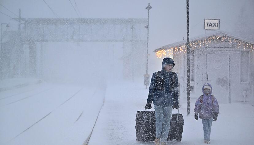 In Skandinavien waren zeitweise mehr als 100.000 Haushalte ohne Strom.