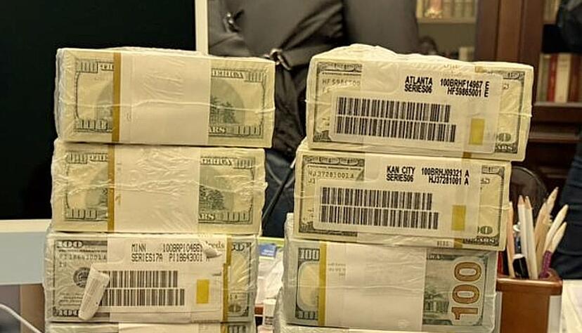 Druckfrische originalverpackte Dollar-B&uuml;ndel werden in der Ukraine f&uuml;r Schmiergeldzahlungen verwendet.