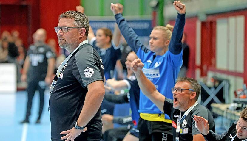 Jubel wie bei Valentyna Salamakha und Torhüterinnen-Trainer Oliver Rieth (rechts) oder Konsterniertheit wie bei Trainer Thomas Zeitz (links)? Die sportliche Zukunft der Sport-Union Neckarsulm dürfte sich in den nächsten Wochen entscheiden. Jubel wie bei Valentyna Salamakha und Torhüterinnen-Trainer Oliver Rieth (rechts) oder Konsterniertheit wie bei Trainer Thomas Zeitz (links)? Die sportliche Zukunft der Sport-Union Neckarsulm dürfte sich in den nächsten Wochen entscheiden.