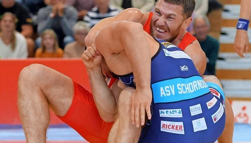 Ein Duell auf Weltklasse-Niveau: Yaroslav Filchakov schl&auml;gt den Olympia-Medaillengewinner Akzhol Makhmudov aufgrund der letzten Wertung.