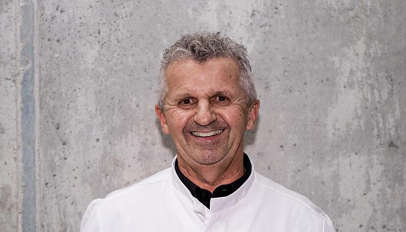 Rolf Straubinger ist Sternekoch im Burghotel und Restaurant Staufeneck in Salach und einer der Sieger des &laquo;Laurentius 2024&raquo;, des Ausbildungs-Awards des Verbands der K&ouml;che Deutschlands (VKD).