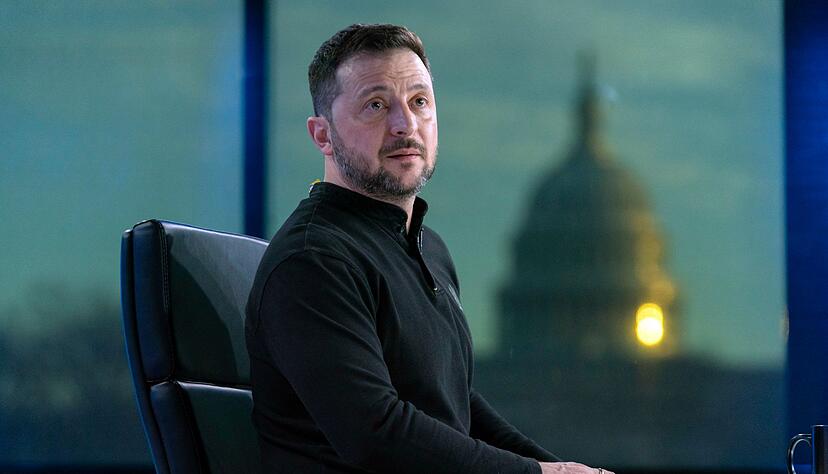 Der ukrainische Pr&auml;sident Wolodymyr Selenskyj wies bei seinem Besuch in Washington Forderungen nach seinem R&uuml;cktritt zur&uuml;ck.