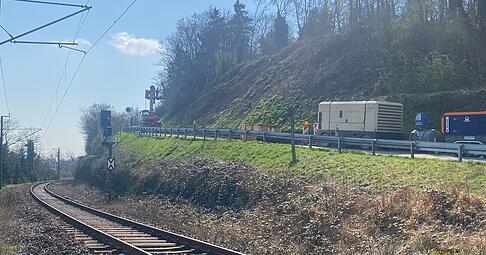 Noch bis Anfang April ist die Landesstra&szlig;e 528 zwischen Bad Wimpfen und Heinsheim wegen Hangsicherungsarbeiten gesperrt.