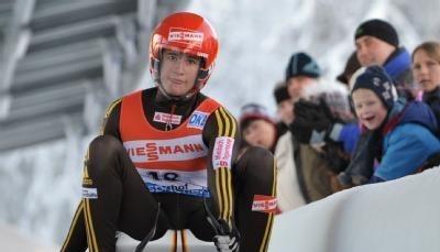Rennrodlerin Natalie Geisenberger f&auml;hrt in Oberhof durch den Eiskanal.