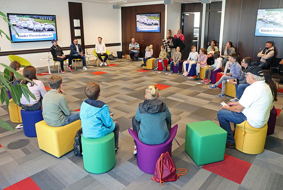 Kinderpressekonferenz mit DTM-Fahrern