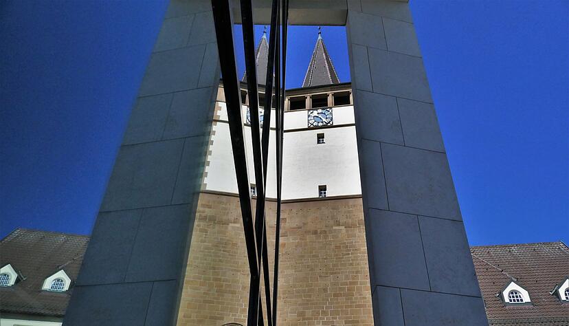 Da lohnt das genau Hinschauen: Die Spiegelung der Lorenzkirche von Heimatreporter Karl-Heinz Wachtler gehört zu den 106 Bildern des Fotowettbewerbs.
Foto: privat Da lohnt das genau Hinschauen: Die Spiegelung der Lorenzkirche von Heimatreporter Karl-Heinz Wachtler gehört zu den 106 Bildern des Fotowettbewerbs.
Foto: privat