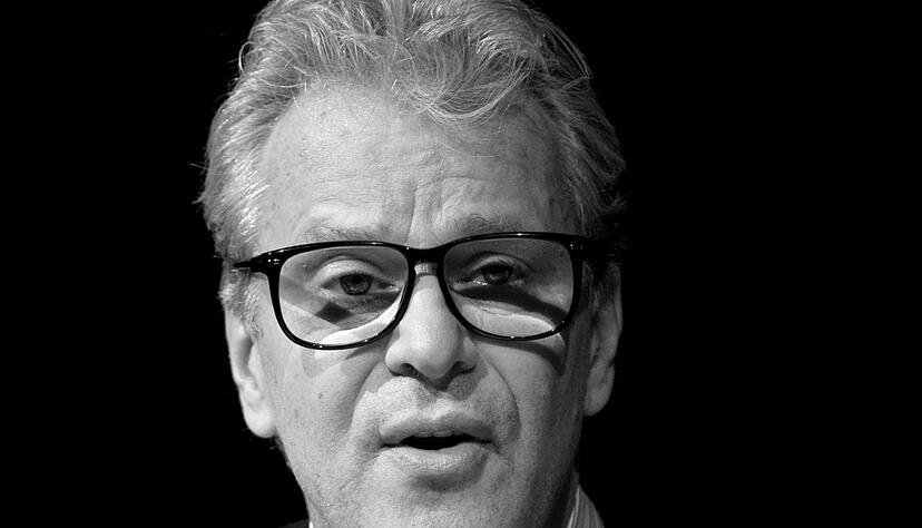 Der Schauspieler Peter Sattmann w&auml;hrend einer Probe zum Theaterst&uuml;ck &laquo;Love Letters&raquo; im Schlosspark Theater in Berlin im Jahr 2009. (Archivbild).