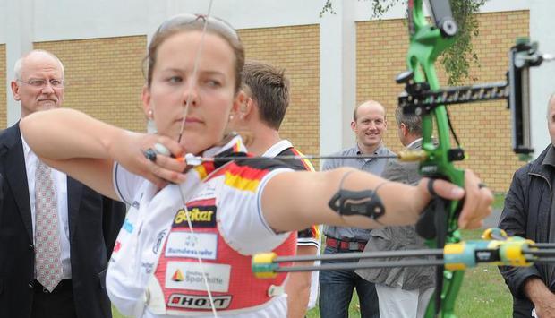 Lediglich Elena Richter vertritt Deutschland beim Bogenschie&szlig;en. Foto: Bernd Settnik