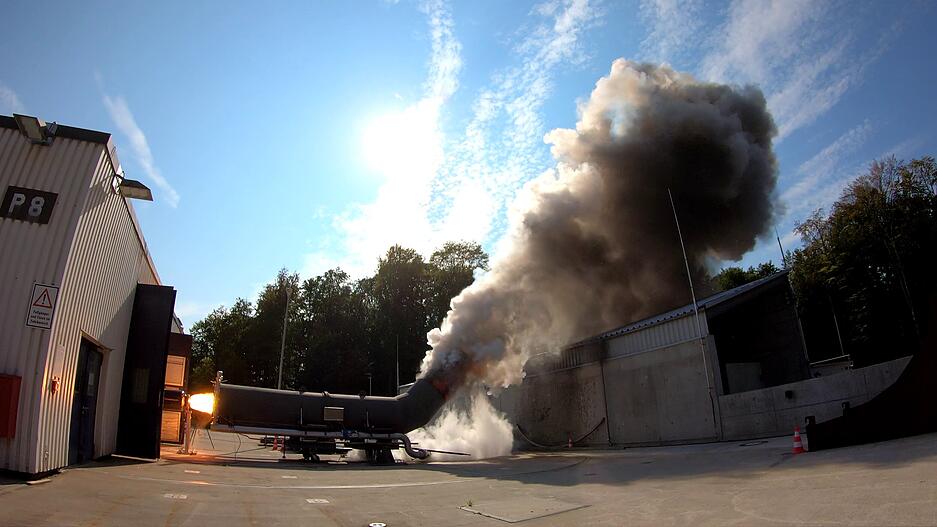 Erster Test des Haupttriebwerks von HyImpulse