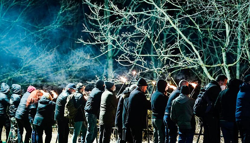 Zum Gedenken an die Bombardierung von Pforzheim im Zweiten Weltkrieg zieht alljährlich auch ein Fackelmarsch rechter Initiatoren auf den Wartberg. (Archivbild) Zum Gedenken an die Bombardierung von Pforzheim im Zweiten Weltkrieg zieht alljährlich auch ein Fackelmarsch rechter Initiatoren auf den Wartberg. (Archivbild)