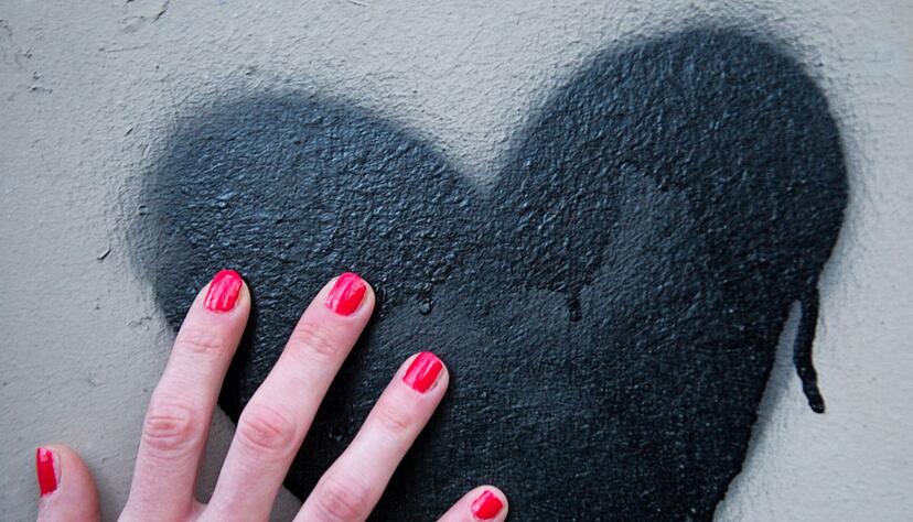 Gro&szlig;er seelischer Stress kann das Herz in Mitleidenschaft ziehen.