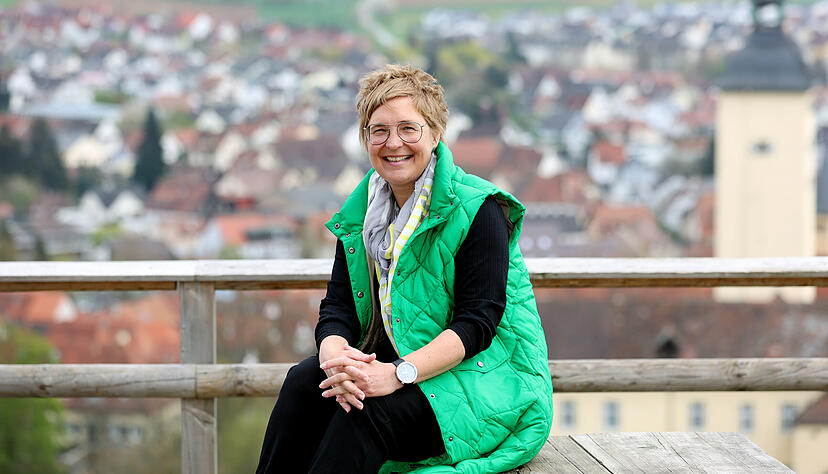 Gundelsheims Bürgermeisterin Heike Schokatz, Alleinkandidatin bei der Bürgermeisterwahl am kommenden Sonntag, möchte künftige Themen wie Klimaschutz und Krisenbewältigung mit Bürgerbeteiligung angehen. Gundelsheims Bürgermeisterin Heike Schokatz, Alleinkandidatin bei der Bürgermeisterwahl am kommenden Sonntag, möchte künftige Themen wie Klimaschutz und Krisenbewältigung mit Bürgerbeteiligung angehen.