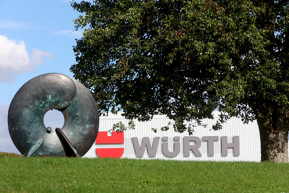 Seit 75 Jahren arbeitet Reinhold Würth an seinem Unternehmen und hat es groß ausgebaut. Seit 75 Jahren arbeitet Reinhold Würth an seinem Unternehmen und hat es groß ausgebaut.