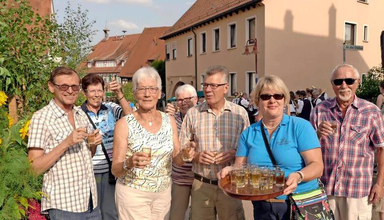 Auftakt mit dem Musikverein und mit FreiweinFoto: Posovszky, Hans Auftakt mit dem Musikverein und mit FreiweinFoto: Posovszky, Hans
