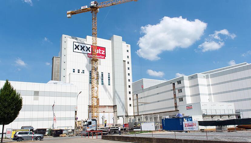 Im r&uuml;ckw&auml;rtigen Bereich an der Albert-Sch&auml;ffler-Stra&szlig;e entsteht ein Anbau auf f&uuml;nf Ebenen mit 9000 Quadratmetern zus&auml;tzlicher Verkaufsfl&auml;che. Fotos: Mario Berger