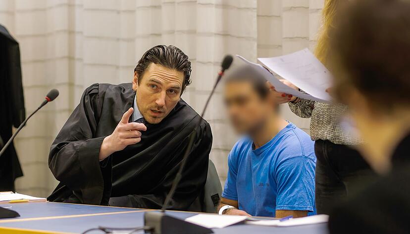 Ein 42-J&auml;hriger steht wegen Angriffen auf Menschen vor Gericht. (Archivbild)