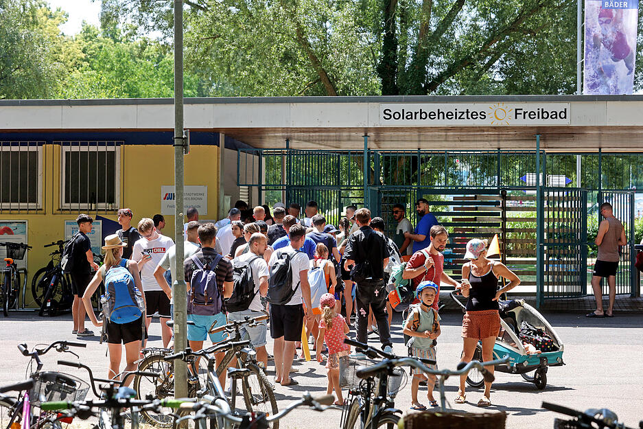 Hitze und wärmster Tag des Jahres. Freibad Neckarhalde Heilbronn