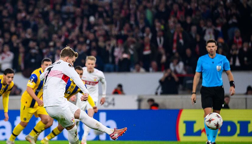 Souver&auml;n verwandelte Maximilian Mittelst&auml;dt den Elfmeter zum zwischenzeitlichen 3:0.