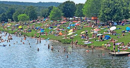 Viele Badegäste genießen in der warmen Jahreszeit die Ehmetsklinge. Zurzeit sind die Wassertemperaturen allerdings noch gewöhnungsbedürftig.