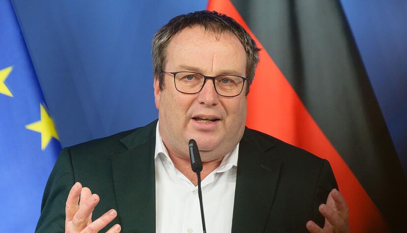 &laquo;Die Gefahr weiterer Sperrungen ist real&raquo;, sagt NRW-Verkehrsminister Oliver Krischer (Gr&uuml;ne). (Archivbild)