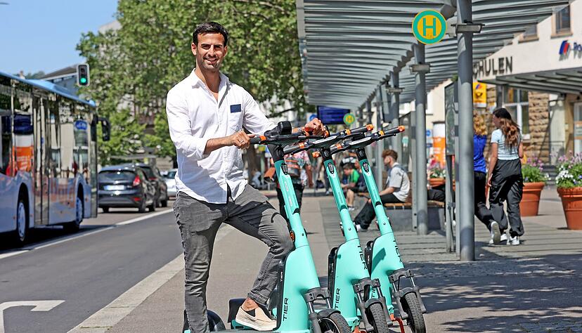 Oguzhan Tasli, Regionalmanager Südwestdeutschland bei Tier, ist regelmäßig in Heilbronn zu Besuch. Drei temporäre Parkzonen wurden in der Käthchenstadt bereits eingerichtet.