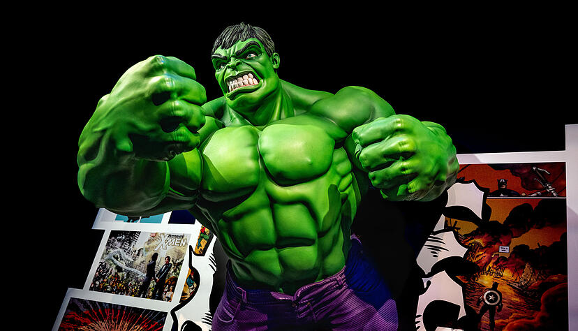 Achtung, Superheld: An einer Stelle scheint ein gewaltiger Hulk durch die Wand zu brechen.