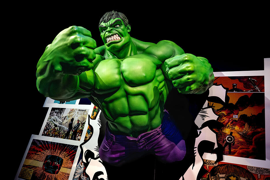 Achtung, Superheld: An einer Stelle scheint ein gewaltiger Hulk durch die Wand zu brechen.