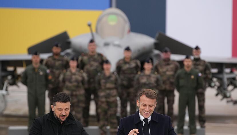 Selenskyj und Macron unterzeichneten eine Absichtserkl&auml;rung zum Kauf von bis zu 100 Rafale-Jets durch Kiew.