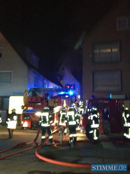 Foto vom Brand: Das Obergeschoss des Hauses stand zu diesem Zeitpunkt bereits in Flammen.