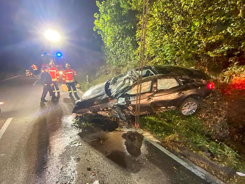 Bei dem Crash wird der Audi S5 vollständig zerstört. Bei dem Crash wird der Audi S5 vollständig zerstört.