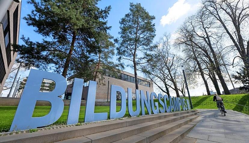 Auf dem Bildungscampus sind wissenschaftliche Einrichtungen tätig, Hunderte Studenten lernen vor Ort. Der Ausbau schreitet weiter voran: Neue Akteure kommen, der Bildungscampus wächst.