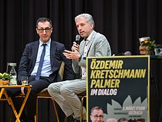Cem &Ouml;zdemir (B&uuml;ndnis 90/Die Gr&uuml;nen, links) und T&uuml;bingens Oberb&uuml;rgermeister Boris Palmer (parteilos) bei einer Wahlkampfveranstaltung der Gr&uuml;nen.