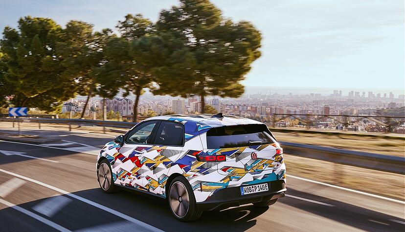 Auf die lange Tour? Kommt darauf an, denn zumindest die Batterie der Basisvariante sorgt nur f&uuml;r etwa 300 Kilometer Aktionsradius.