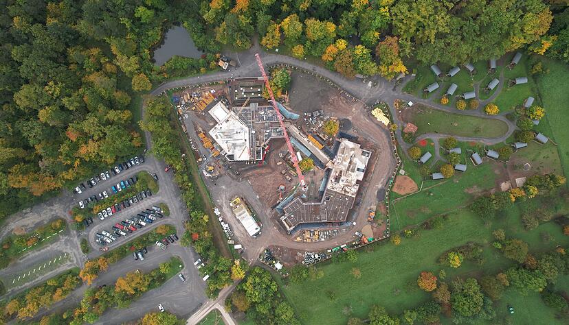 Für und zehn Millionen Euro baut der Erlebnispark Tripsdrill einen Wellness- und Gastronomiebereich am Wildparadies.