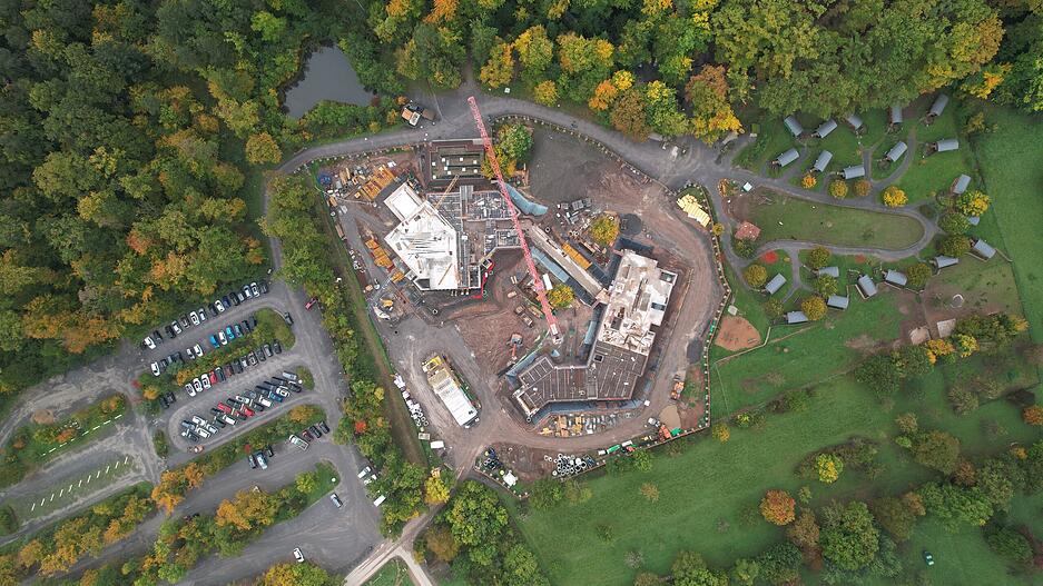 Für und zehn Millionen Euro baut der Erlebnispark Tripsdrill einen Wellness- und Gastronomiebereich am Wildparadies.