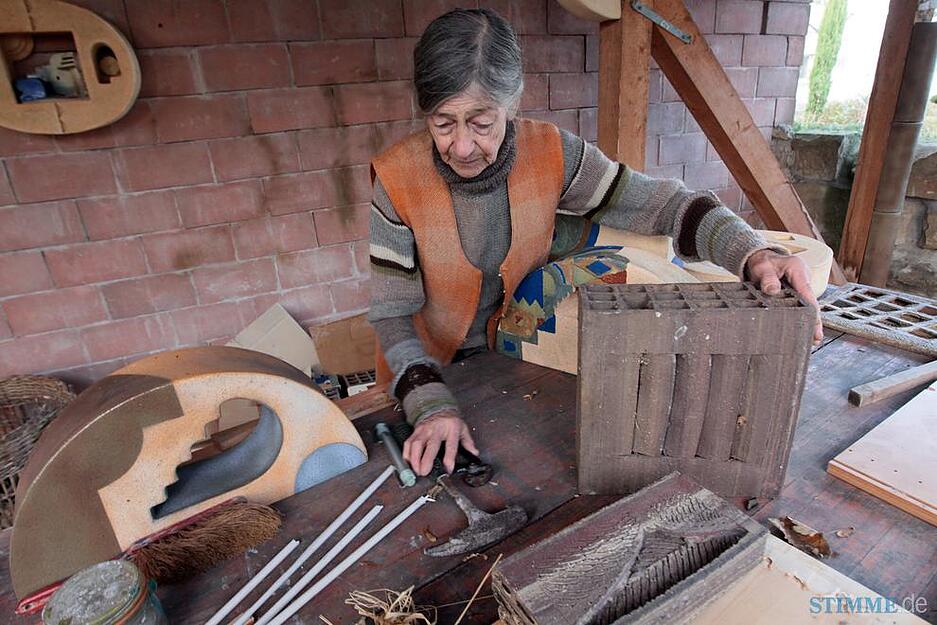 2011: Lee Babel hat f&uuml;r ihre traditionelle Ausstellung Jahresausstellung Werke aus dem norditalienischen Fara mitgebracht.