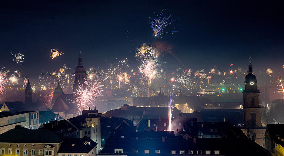 Silvester im Parkhotel und auf dem Theaterschiff Silvester im Parkhotel und auf dem Theaterschiff