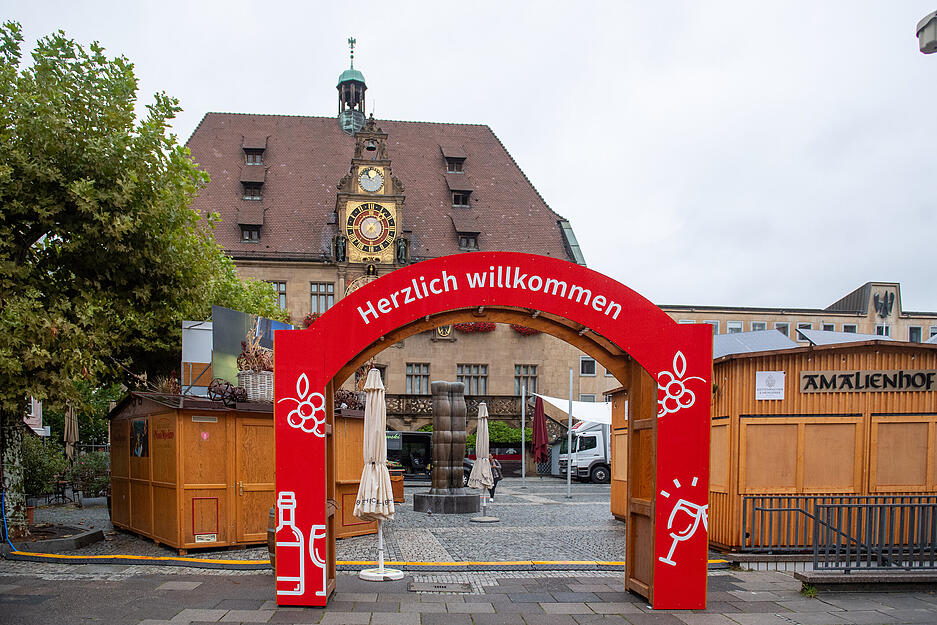 Bald ist es soweit: Das Heilbronner Weindorf öffnet am Donnerstag, 11. September, seine Pforten. Die Stände auf dem Marktplatz sind aufgebaut.