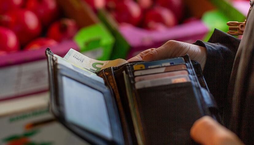 Steigende Kosten: Viele Menschen in Deutschland machen sich Sorgen um ihre finanzielle Situation.