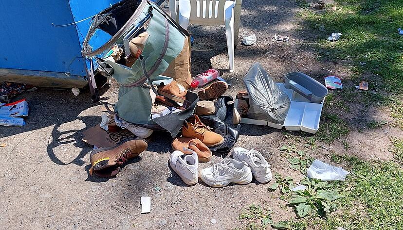 Ein Stimme-Leser hat unserer Redaktion dieses Foto von den Müllcontainern in Leingarten zugesendet. Ein Stimme-Leser hat unserer Redaktion dieses Foto von den Müllcontainern in Leingarten zugesendet.