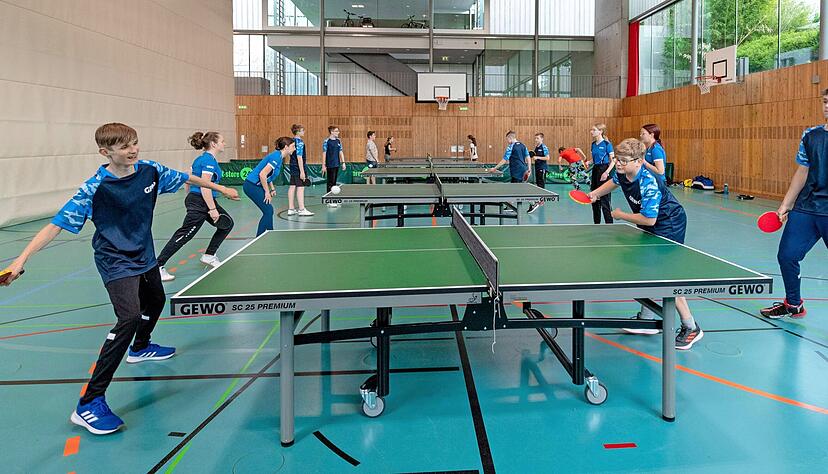 Jetzt können sie wieder gemeinsam an mehreren Platten trainieren, die jungen Tischtennisspieler des TSV Weinsberg. Und sie sind voll bei der Sache.