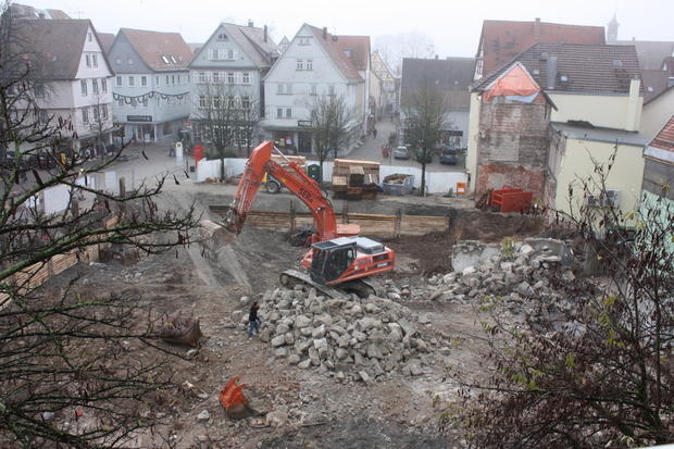 Der Abbruch des alten Gebäudes ... Der Abbruch des alten Gebäudes ...