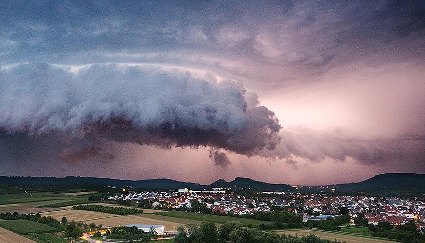 Gewitterfront über Ellhofen. Leserfoto: Maximilian Ziegler