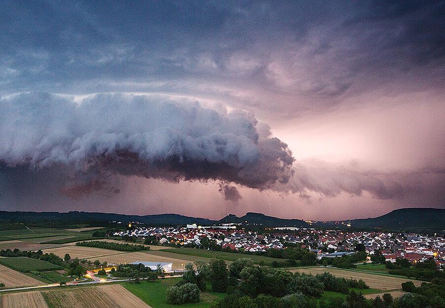 Gewitterfront über Ellhofen. Leserfoto: Maximilian Ziegler