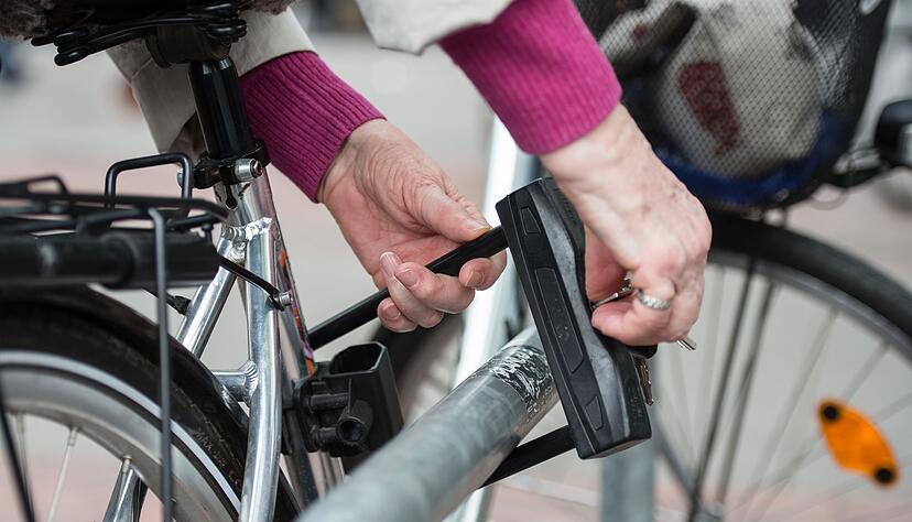 Seit Anfang des Jahres wurden weniger Fahrraddiebst&auml;hle gemeldet, wie das Landeskriminalamt Baden-W&uuml;rttemberg mitteilt. (Archivbild)