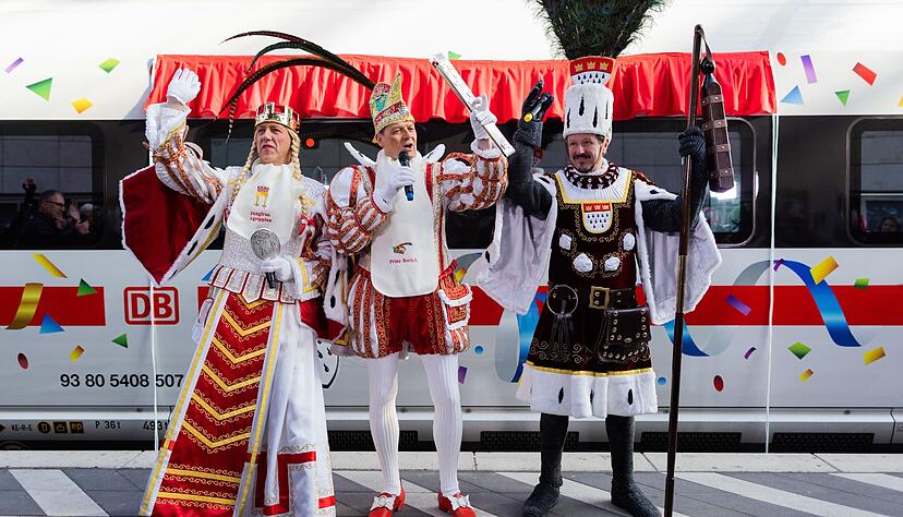 Das aktuelle K&ouml;lner Dreigestirn: Prinz Boris I. (M, Boris M&uuml;ller), Bauer Marco (r, Marco Schneefeld) und die Jungfrau Agrippina (Andre Fahnenbruck).