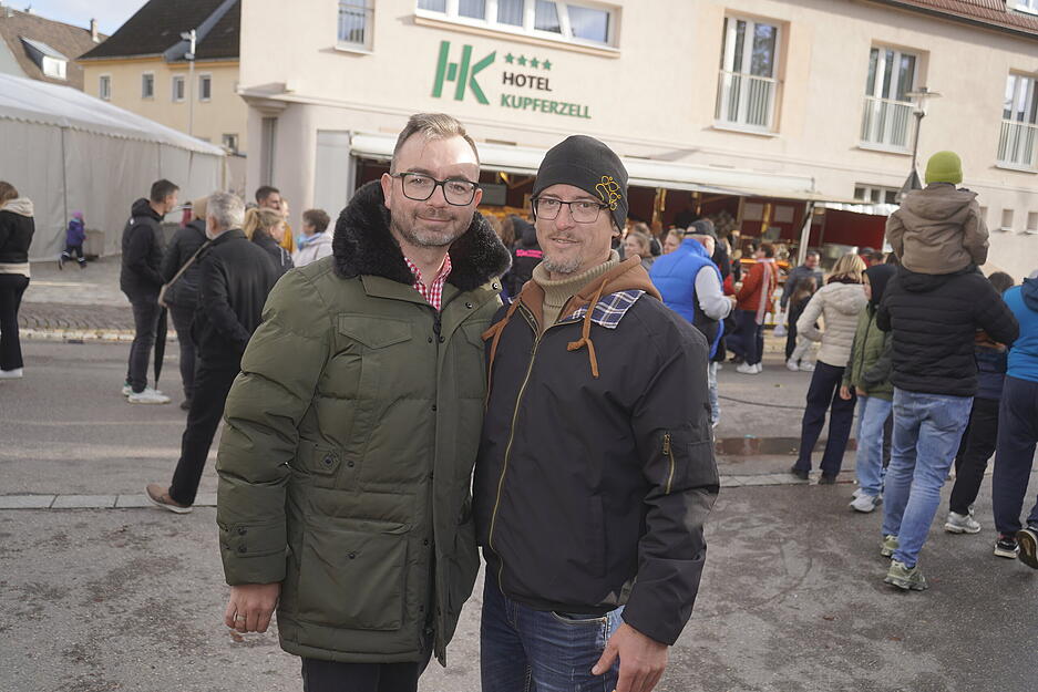 Besucher der Kupferzeller Kärwe wird neben Essenangeboten auch einiges auf dem Krämermarkt und dem Vergnügungspark am Marktplatz geboten.