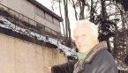 Albrecht Dürr zeigt: Hinter dieser Mauer lag ein Eingang zum Stollen.Foto: Friese