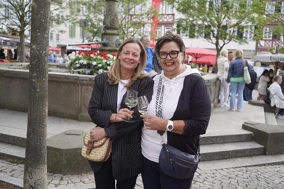 Viele Besucher strömten am Montag zum Ausklang des Hohenloher Weindorfs nach Öhringen. Viele Besucher strömten am Montag zum Ausklang des Hohenloher Weindorfs nach Öhringen.