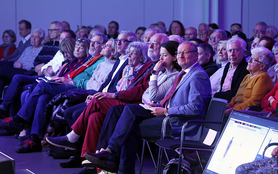 Bei der Abendvorlesung gibt der Experte Einblicke in aktuelle Forschung und Medikamente.